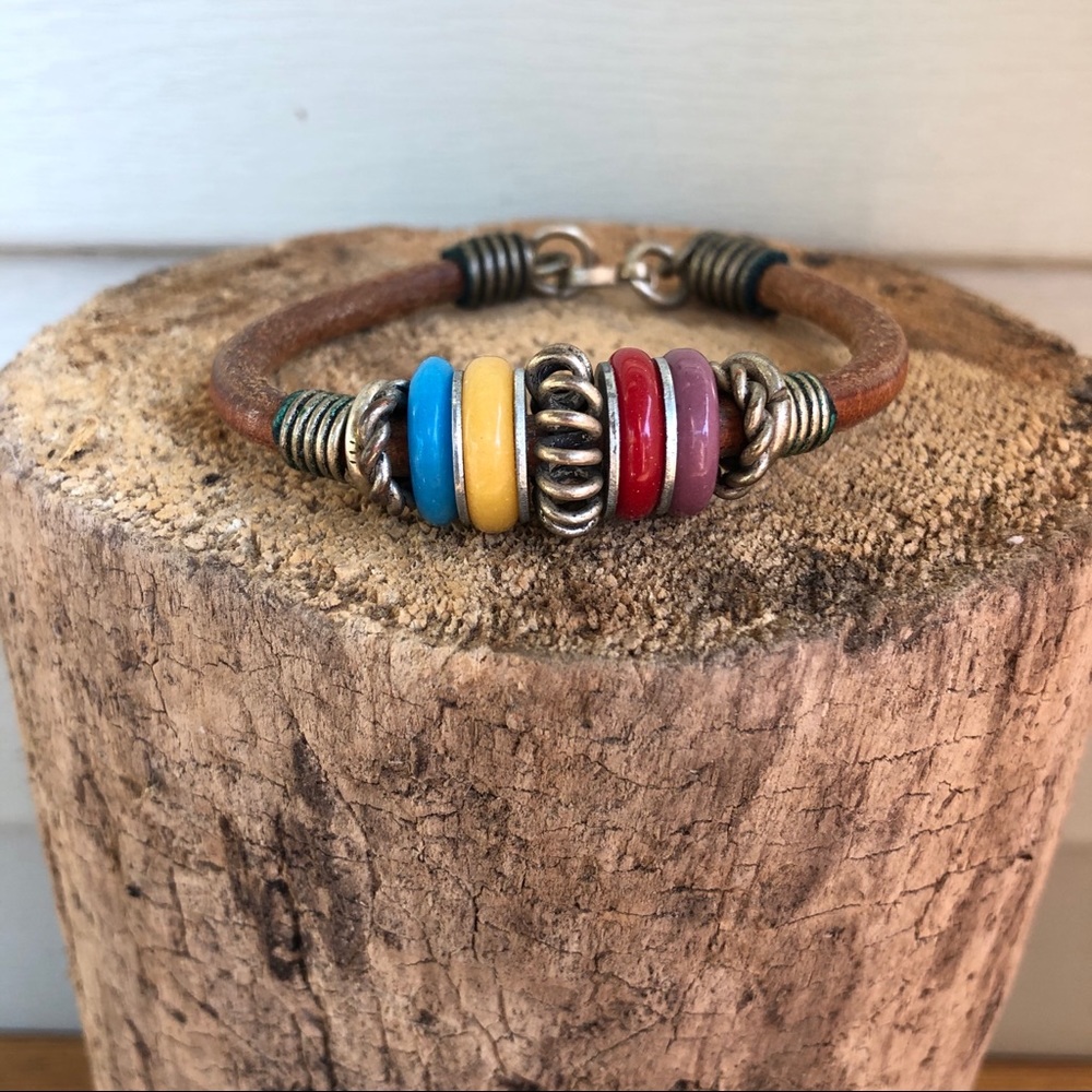 Cute vintage leather cord beaded bracelet - Picture 2 of 5